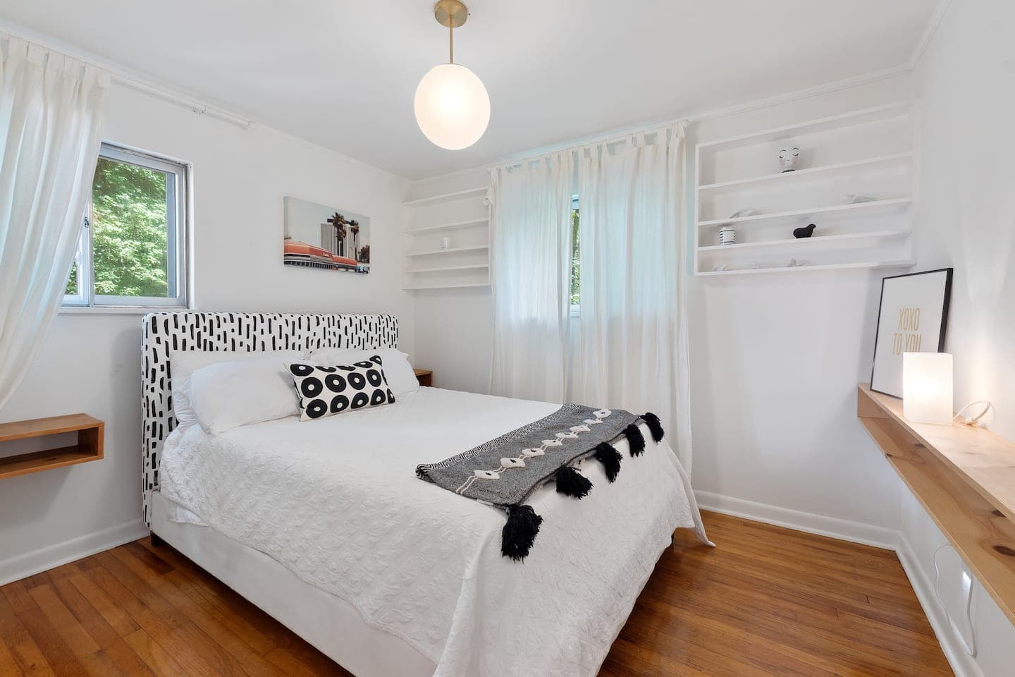 Queen bedroom with color-blocked bedding