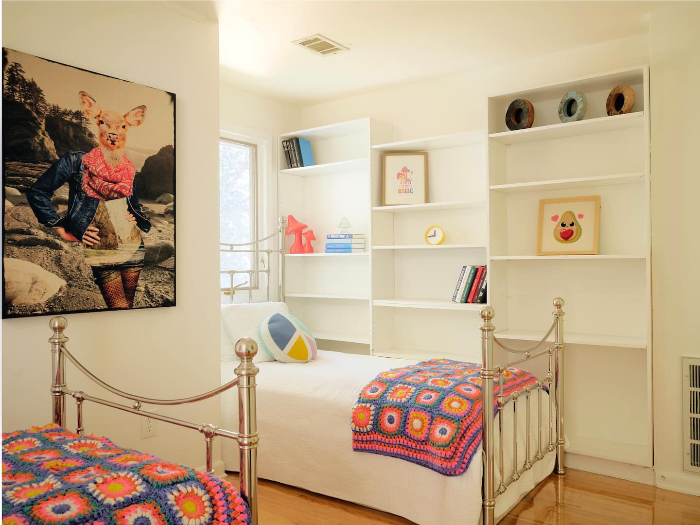 Twin bedroom with two single beds